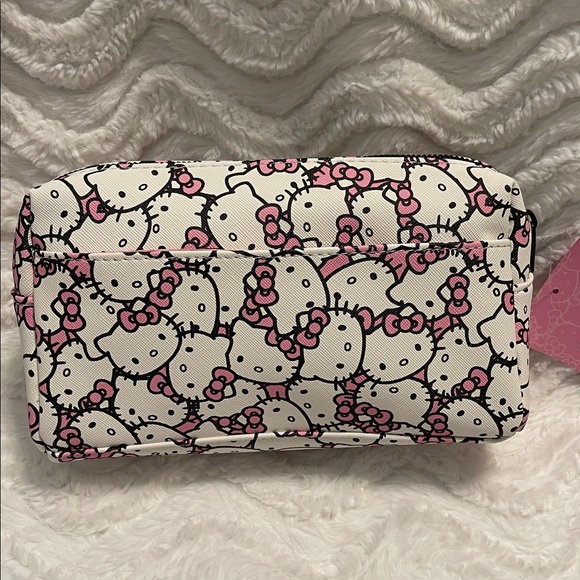 NWT Hello Kitty Impressions Makeup Bag - Picture 3 of 16